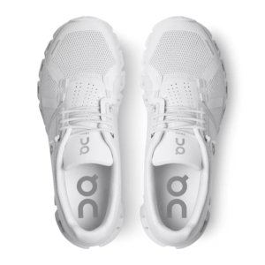 on running cloud 5 all white